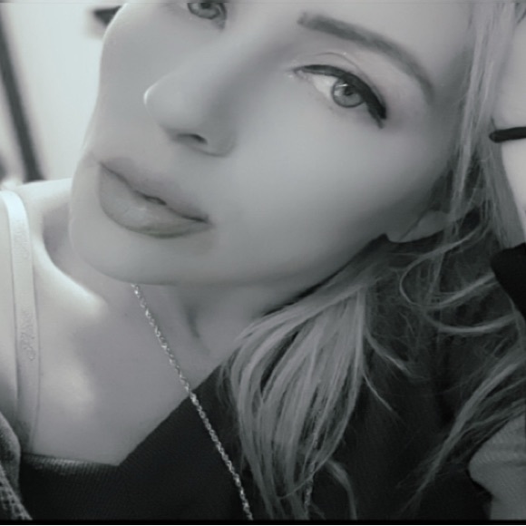 Meet your Posher, Destiny - Picture 1 of 5